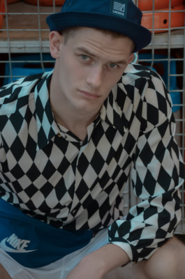  Editorial Walking para la revista Kabluth y L'Officiel Lituania 15 | Simone Siel