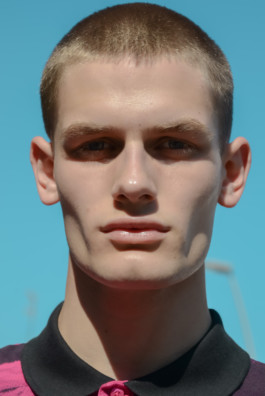  Editorial Walking para la revista Kabluth y L'Officiel Lituania 07 | Simone Siel
